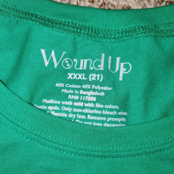 Wound Up NWOT St. Paddy's Day Crop Sleeve Tee - Green 443 - Picture 2 of 2